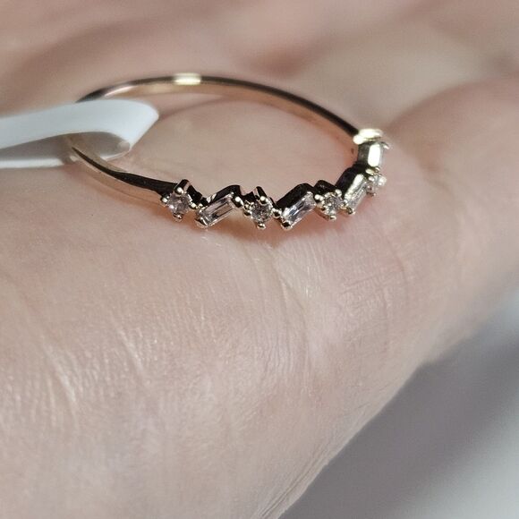 *Sale* Gold Tone Dainty Clear Round And Rectangular Rhinestone Ring Size 5.25 - Picture 4 of 12